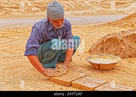 Clayman Ziegel machen Stockfoto