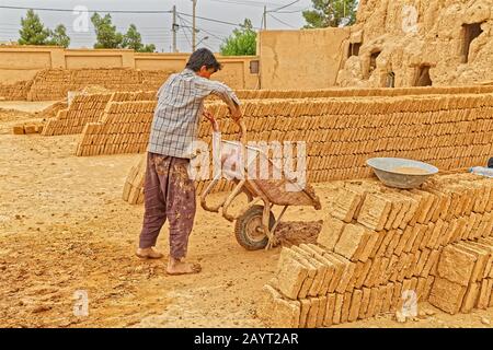 Clayman Ziegel machen Stockfoto