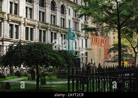 John Watts Statue, Trinity Kirche Manhattan NYC - Friedhof, Gräber, Friedhof Stockfoto