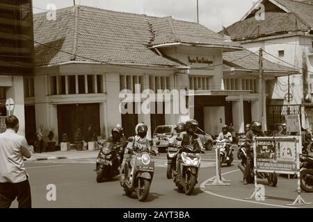 Eine Ecke der Stadt Bandung, die häufig in Gebäuden des kulturellen Erbes auf Jalan Braga, dem Zentrum des niederländischen Vereins, zu finden ist Stockfoto