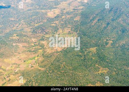 Luftaufnahme des Nyika-Plateaus und der Grenze zum Nyika-Nationalpark in Malawi. Stockfoto