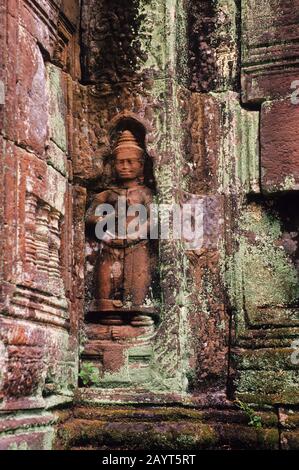 Eine bas-Reliefschnitzerei einer Göttin im Preah Khan Tempel in Angkor bei Siem Reap in Kambodscha. Stockfoto