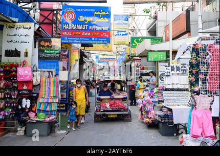 Bangkok, Thailand - 29. Januar 2020: Das Gebiet ist für arabische Unternehmen in Sukhumvit Soi 3, Bangkok bekannt Stockfoto