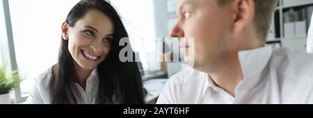 Menschen arbeiten im Büro Stockfoto