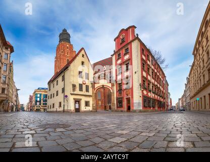 Wroclaw, Polen. Zwei mittelalterliche Gebäude an der Ecke des Rynek Platzes, die durch eine Arkade verbunden sind. Wahrscheinlich im fünfzehnten Jahrhundert erbaut. Hansel Genannt Stockfoto