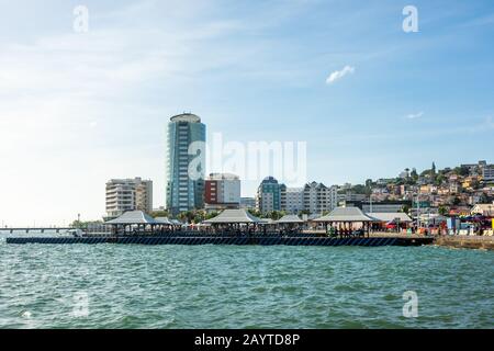 Blick vom Pier auf die Innenstadt, Fort De France, Martinique, französisches Übersee-Departement Stockfoto