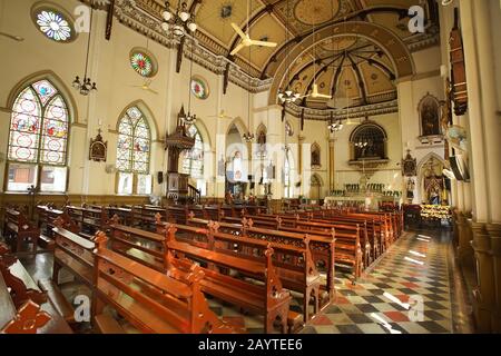 Innerhalb der Holy Rosary Church auch als Kalawar Church, Samphanthawong District, Bangkok, Thailand bekannt. Stockfoto