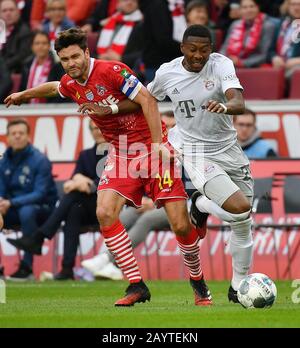 Köln, Deutschland. Februar 2020. David Alaba (R) von Bayern München viert mit Jonas Hector von Köln während eines deutschen Bundesligaspiels zwischen dem FC Bayern München und dem FC Köln in Köln, 16. Februar 2020. Kredit: Ulrich Hufnage/Xinhua/Alamy Live News Stockfoto