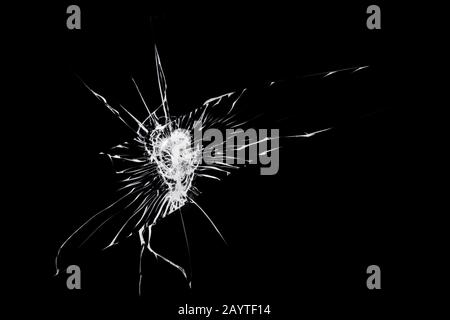 Risse an zerbrochenem Glas isoliert auf schwarzem Hintergrund. Abbildung zum Design. Stockfoto