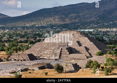 Pyramide des Mondes, von Sonnenpyramide, Teotihuacan, Vorort von Mexiko-Stadt, Mexiko, Mittelamerika Stockfoto