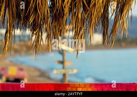 Blick von der Spitze des Bungalows im Beduinenlager. Res Shitan. Nuweiba. Ägypten Stockfoto