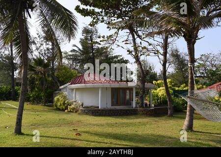 Premium Meerblick Cottage Zimmer im 5-Sterne Taj Fisherman's Cove Resort and Spa, Chennai, Indien Stockfoto