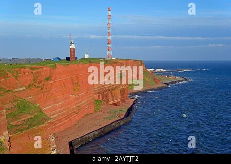 Blick vom Felsvorsprung zum Leuchtturm im Oberland, Helgoland, Nordsee, Schleswig-Holstein, Deutschland Stockfoto