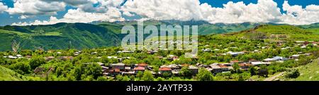 Panorama auf das Kaukasusgebirge bei Shinuhair in Armenien Stockfoto