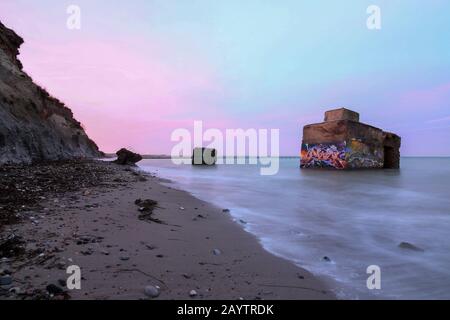 Wustrow, Deutschland. Okt. 2018. Am Steilufer bei Wustrow liegen die Überreste von Bunkeranlagen. Kredit: Stephan Schulz / dpa-Zentralbild / ZB / dpa / Alamy Live News Stockfoto