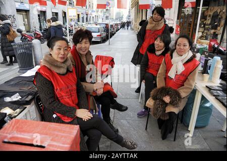 Mailand (Italien), Februar 2020, Chinatown in der Straße Paolo SarPI, Stall für Spenden zugunsten der Opfer der Coronavirus Epidemie in China Stockfoto