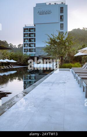 Krabi Thailand Januar 2020, Ein umweltfreundliches Luxusresort in Ao Nang, wo ein tropischer Garten um Anana Krabi liegt Stockfoto