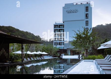 Krabi Thailand Januar 2020, Ein umweltfreundliches Luxusresort in Ao Nang, wo ein tropischer Garten um Anana Krabi liegt Stockfoto