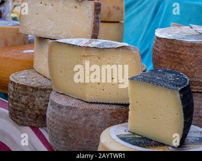 Tortucas, queso tipico cantabro, Cabezón de la Sal, Comarca Saja-Nansa, Kantabrien, Spanien. Stockfoto