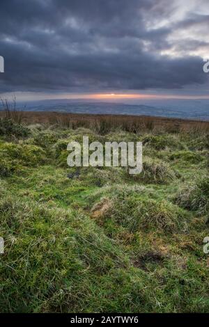 Von der Spitze des Abdon Burf, Brown Clee Hill, der mit 540 Metern der höchste Punkt in Shropshire, England, Großbritannien, ist ein Ausblick Stockfoto