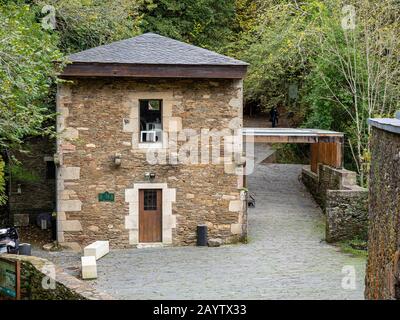 Monasterio de San Juan de Caaveiro, parque Natural Fragas del Eume? Provincia de La Coruña, Galicien, Spanien. Stockfoto