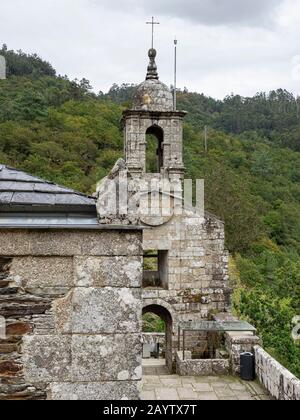 Monasterio de San Juan de Caaveiro, parque Natural Fragas del Eume? Provincia de La Coruña, Galicien, Spanien. Stockfoto