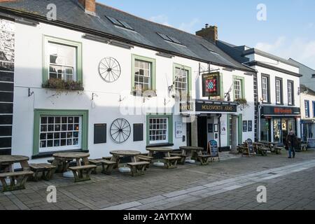 Die historische oldSt Austell Brewery; Coaching inn The Molesworth Arms in der Molesworth Street im Wadebridge Town Center in Cornwall. Stockfoto