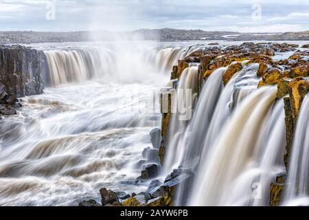 Berühmter Selfoss Wasserfall im Jokulsarglufell-Nationalpark, Island, Europa. Landschaftsfotografie Stockfoto