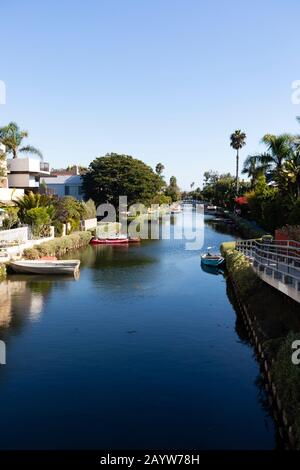 Luxushäuser an den Kanälen von Venedig, Santa Monica, Kalifornien, Vereinigte Staaten von amerika. USA. Oktober 2019 Stockfoto