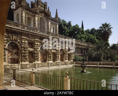 FUENTE DE MERCURIO EN LOS JARDINES DE LOS REALES ALCAZARES DE SEVILLA - SIGLO XVI AUTOR: PESQUERA DIEGO / DIEGO DE PESQUERA. Ort: Reales ALCAZARES. Sevilla. Sevilla. SPANIEN. Stockfoto