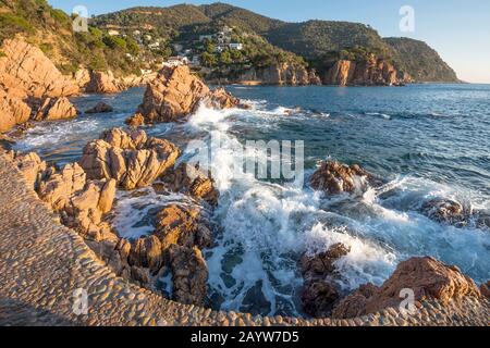 FUSSWEG CALA CANYET SANTA CRISTINA D'ARO COSTA BRAVA GERONA KATALONIEN SPANIEN Stockfoto