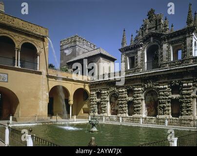 FUENTE DE MERCURIO EN LOS JARDINES DE LOS REALES ALCAZARES DE SEVILLA - SIGLO XVI AUTOR: PESQUERA DIEGO / DIEGO DE PESQUERA. Ort: Reales ALCAZARES. Sevilla. Sevilla. SPANIEN. Stockfoto