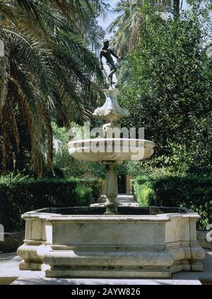 FUENTE DE NEPTUNO EN EL JARDIN DE LAS DAMAS DEL ALCAZAR DE SEVILLA - SIGLO XVI AUTOR: PESQUERA DIEGO / DIEGO DE PESQUERA. Ort: Reales ALCAZARES. Sevilla. Sevilla. SPANIEN. Stockfoto