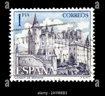 Annullierte Briefmarke, die von Spanien gedruckt wurde und die das Schloss Alcazar De Segovia zeigt, etwa 1961. Stockfoto