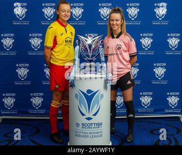 Glasgow, Großbritannien. Februar 2020. Emma Craig von Partick Thistle LFC & Lucy Ronald von Glasgow Women FC während der Veranstaltung Zur Saisoneinführung Der Scottish Building Society Scottish Women's Premier League im Nationalstadion Hampden Park, Glasgow, Montag, 17. Februar 2020 - Credit Colin Poultney/Alamy Live News Stockfoto