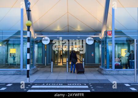 Der Flughafen Heathrow, Treminal 5, Abflugh-Gebiet, auch bekannt als London Heathrow, ist ein großer internationaler Flughafen in London, Großbritannien.GB, Großbritannien, EU Stockfoto