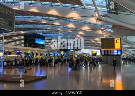 Der Flughafen Heathrow, Treminal 5, Abflugh-Gebiet, auch bekannt als London Heathrow, ist ein großer internationaler Flughafen in London, Großbritannien.GB, Großbritannien, EU Stockfoto