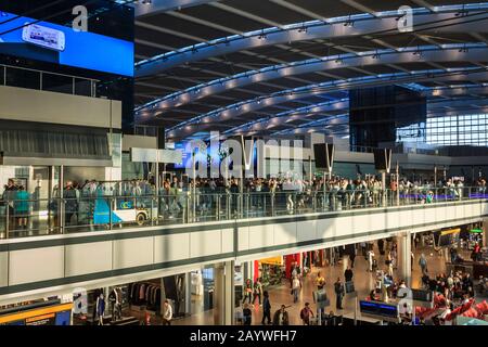 Der Flughafen Heathrow, Treminal 5, Abflugh-Gebiet, auch bekannt als London Heathrow, ist ein großer internationaler Flughafen in London, Großbritannien.GB, Großbritannien, EU Stockfoto