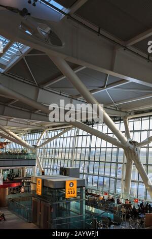 Der Flughafen Heathrow, Treminal 5, Abflugh-Gebiet, auch bekannt als London Heathrow, ist ein großer internationaler Flughafen in London, Großbritannien.GB, Großbritannien, EU Stockfoto