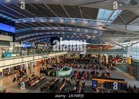 Der Flughafen Heathrow, Treminal 5, Abflugh-Gebiet, auch bekannt als London Heathrow, ist ein großer internationaler Flughafen in London, Großbritannien.GB, Großbritannien, EU Stockfoto