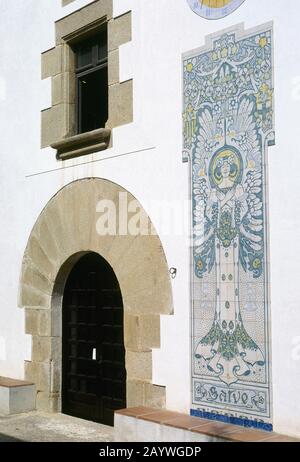 Spanien, Katalonien, Region El Maresme, Provinz Barcelona, Canet de Mar. Lluis Domenech i Montaner House-Museum. Bauernhaus CAN Rocosa (16. Jahrhundert). Domenech i Montaner baute das Gebäude in sein Werkstatt-Studium um. Fassade, architektonische Details. Stockfoto