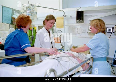 Mitarbeiter in A&E Stockfoto