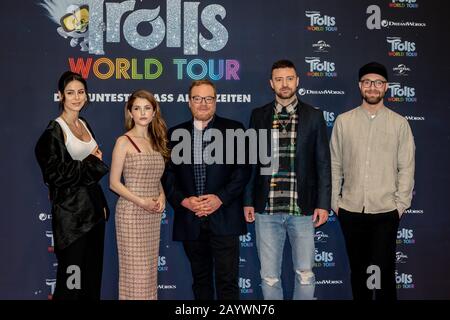 17.02.2020, Gruppenfoto mit Lena Meyer-Landrut (lr), Anna Kendrick, Walt Dohrn, Justin Timberlake und Mark Forster an der Fotocall für den Film Trolls World Tour im Waldorf Astoria Hotel in Berlin. Der neue Trickfilm von DreamWorks Animation, der von Universal Pictures International Deutschland vertrieben wird, wird am 23. April 2020 bundesweit in den deutschen Kinos starten. Weltweite Verwendung Stockfoto