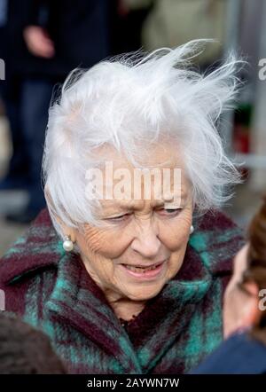 Brüssel, Belgien. Februar 2020. Königin Paola von Belgien verlässt am 17. Februar 2020 in der Onze-Lieve-Vrouwkerk in Laken in Brussel, nachdem sie an der jährlichen Eucharistischen Feier im Gedenken an die verstorbenen Mitglieder der Königlichen Familienkredite teilgenommen hat: Albert Nieboer/ Netherlands OUT/Point de Vue OUT/dpa/Alamy Live News Stockfoto