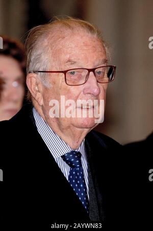 Brüssel, Belgien. Februar 2020. König Albert II. Von Belgien am 17. Februar 2020 in der Onze-Lieve-Vrouwkerk in Laken in Brussel, um an der jährlichen Eucharistischen Feier in Erinnerung an die verstorbenen Mitglieder der Königlichen Familienkredite teilzunehmen: Albert Nieboer/ Netherlands OUT/Point de Vue OUT/dpa/Alamy Live News Stockfoto