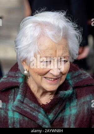 Brüssel, Belgien. Februar 2020. Königin Paola von Belgien verlässt am 17. Februar 2020 in der Onze-Lieve-Vrouwkerk in Laken in Brussel, nachdem sie an der jährlichen Eucharistischen Feier im Gedenken an die verstorbenen Mitglieder der Königlichen Familienkredite teilgenommen hat: Albert Nieboer/ Netherlands OUT/Point de Vue OUT/dpa/Alamy Live News Stockfoto