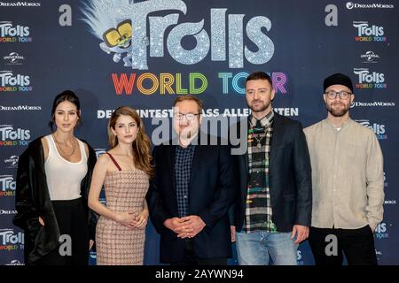 17.02.2020, Gruppenfoto mit Lena Meyer-Landrut (lr), Anna Kendrick, Walt Dohrn, Justin Timberlake und Mark Forster an der Fotocall für den Film Trolls World Tour im Waldorf Astoria Hotel in Berlin. Der neue Trickfilm von DreamWorks Animation, der von Universal Pictures International Deutschland vertrieben wird, wird am 23. April 2020 bundesweit in den deutschen Kinos starten. Weltweite Verwendung Stockfoto