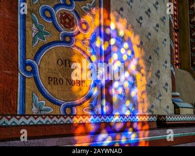 Dekoration an der römischen Kirche ST Austremoine von Issoire. Puy de Dome. Auvergne. Frankreich. Stockfoto