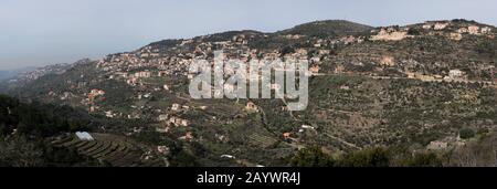 Weiter Blick auf das Dorf Deir El Qamar und alte Architektur im Mount Lebanon Middle East Stockfoto