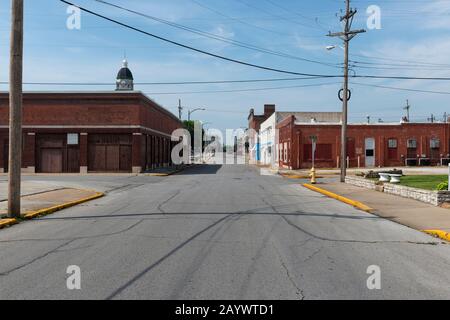 Carthage, Missouri, USA - 6. Juli 2014: Blick auf eine Straße in der Stadt Carthage im US-Bundesstaat Missouri. Stockfoto